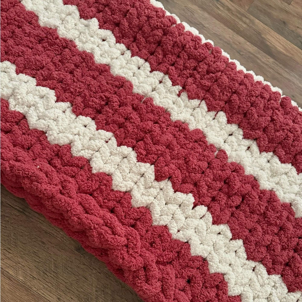 Never Used Handmade Chunky Baby Blanket Mulberry and Ivory Baby Shower Gift - Picture 3 of 3